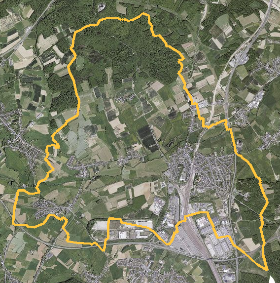 Orthophotographie officielle de la commune de Bettembourg (geoportail
national du Luxembourg), limites communales soulignees en ambre