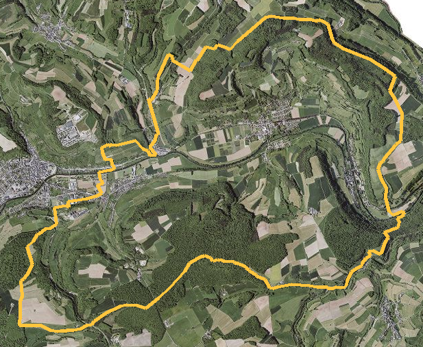 Orthophotographie officielle de la commune de Bettendorf (geoportail
national du Luxembourg), limites communales soulignees en ambre