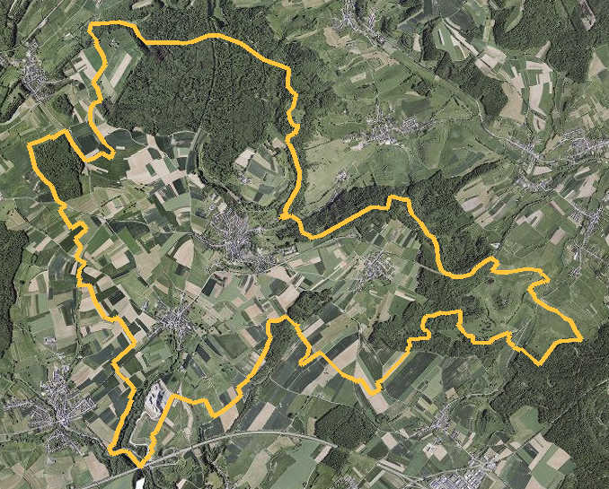 Orthophotographie officielle de la commune de Dalheim (geoportail
national du Luxembourg), limites communales soulignees en ambre