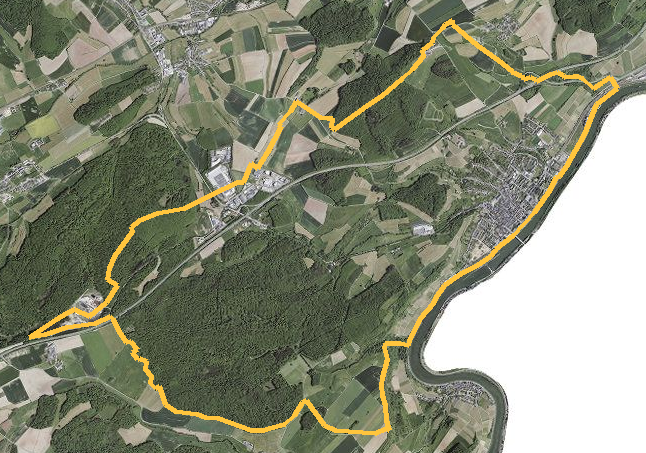 Orthophotographie officielle de la commune de Grevenmacher (geoportail
national du Luxembourg), limites communales soulignees en ambre