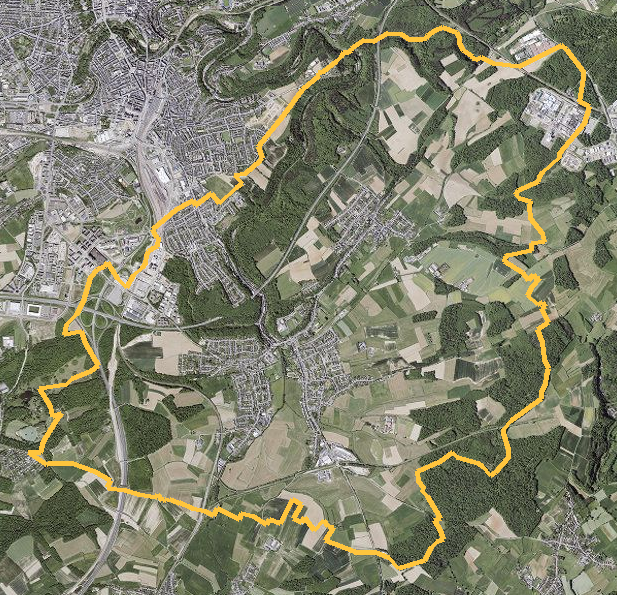 Orthophotographie officielle de la commune de Hesperange (geoportail
national du Luxembourg), limites communales soulignees en ambre