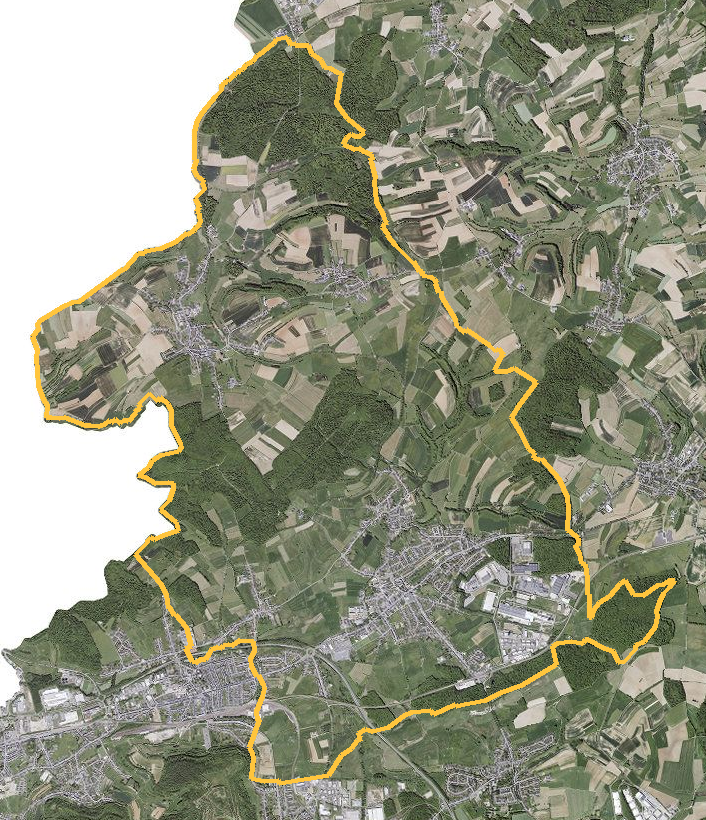 Orthophotographie officielle de la commune de Käerjeng (geoportail
national du Luxembourg), limites communales soulignees en ambre