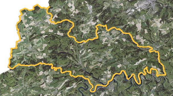 Orthophotographie officielle de la commune de Lac de la Haute-Sûre (geoportail
national du Luxembourg), limites communales soulignees en ambre