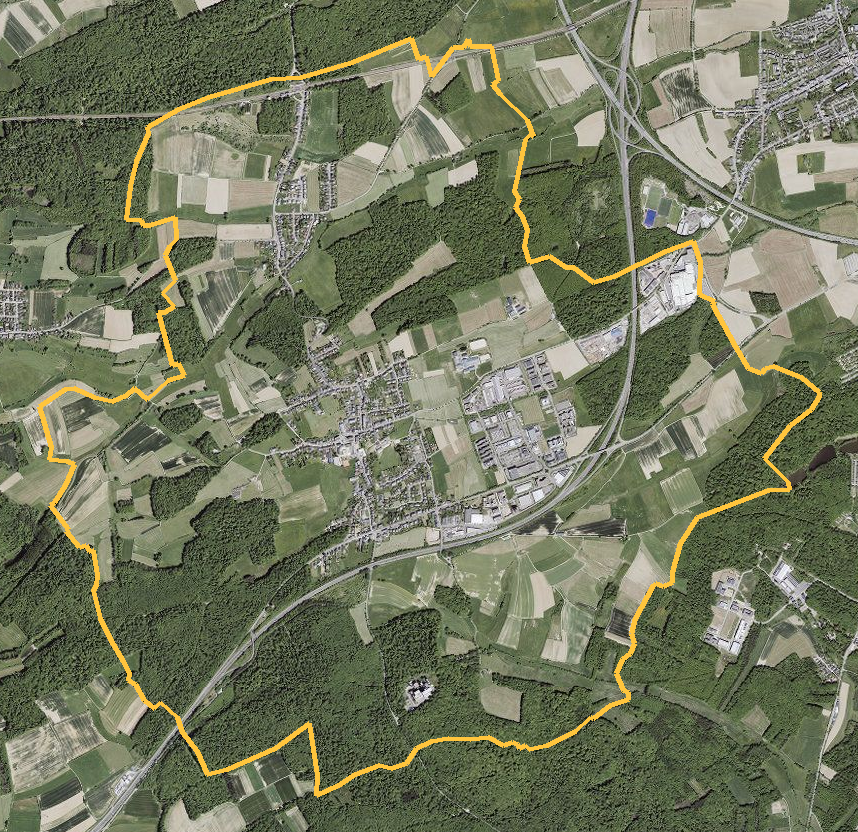 Orthophotographie officielle de la commune de Leudelange (geoportail
national du Luxembourg), limites communales soulignees en ambre