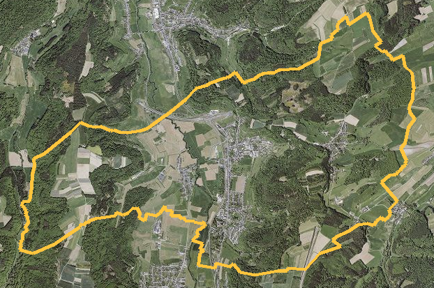 Orthophotographie officielle de la commune de Lorentzweiler (geoportail
national du Luxembourg), limites communales soulignees en ambre
