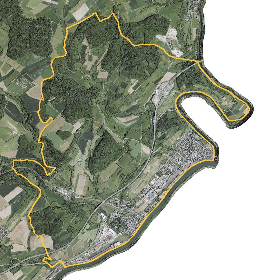 Orthophotographie officielle de la commune de Mertert (geoportail
national du Luxembourg), limites communales soulignees en ambre