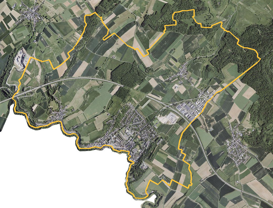 Orthophotographie officielle de la commune de Mondorf-les-Bains (geoportail
national du Luxembourg), limites communales soulignees en ambre