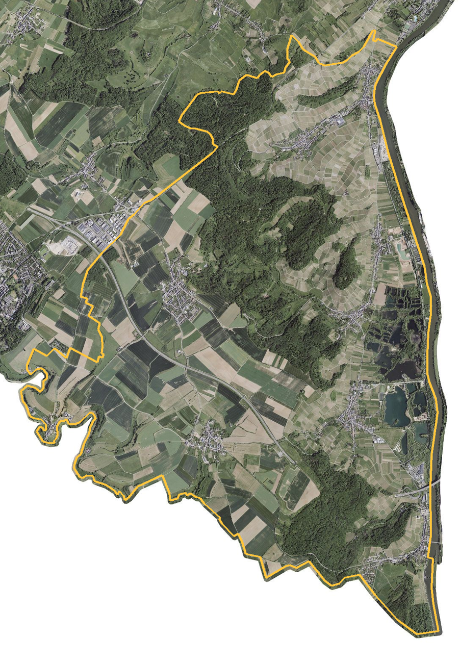 Orthophotographie officielle de la commune de Schengen (geoportail
national du Luxembourg), limites communales soulignees en ambre