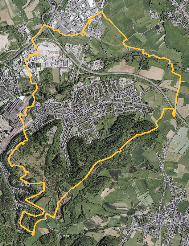 Orthophotographie officielle de la commune de Schifflange (geoportail
national du Luxembourg), limites communales soulignees en ambre
