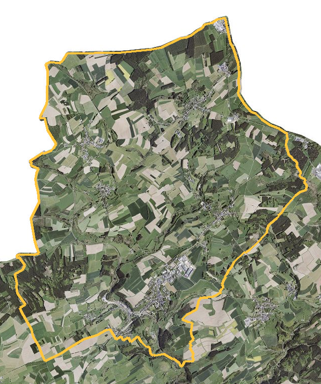 Orthophotographie officielle de la commune de Troisvierges (geoportail
national du Luxembourg), limites communales soulignees en ambre