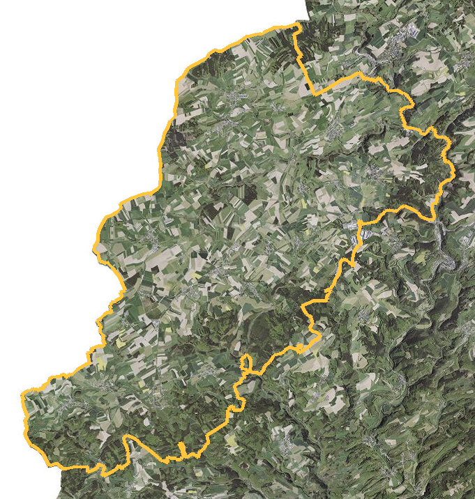 Orthophotographie officielle de la commune de Wincrange (geoportail
national du Luxembourg), limites communales soulignees en ambre